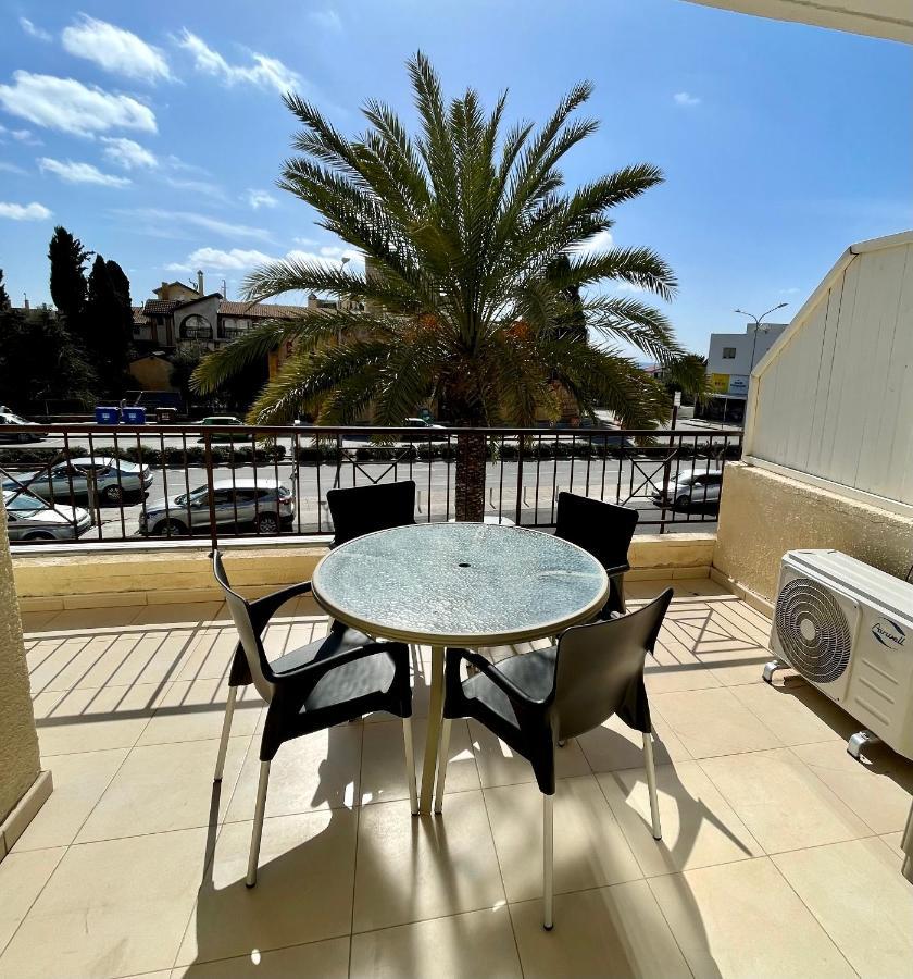 109 Queens Gardens, Paphos Apartment Exterior foto