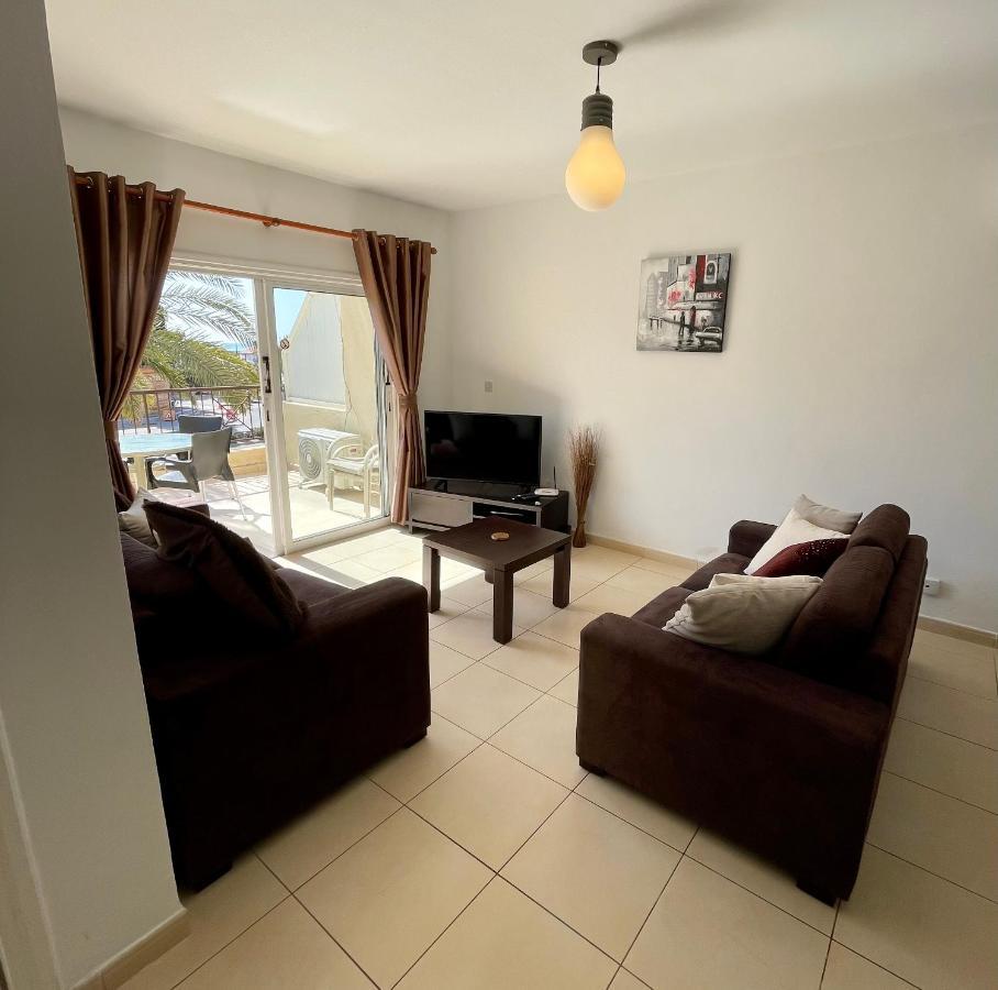 109 Queens Gardens, Paphos Apartment Exterior foto