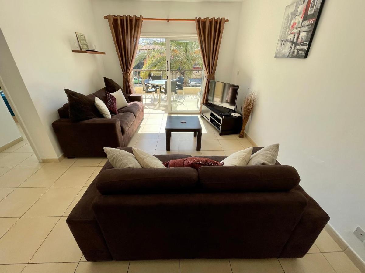 109 Queens Gardens, Paphos Apartment Exterior foto