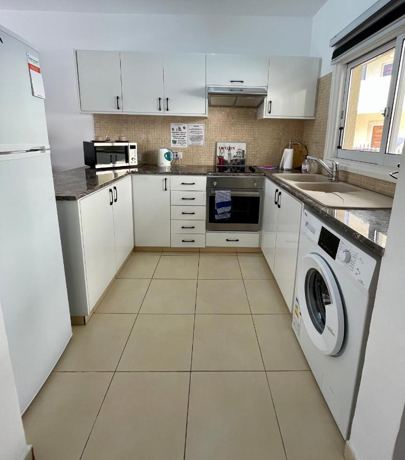 109 Queens Gardens, Paphos Apartment Exterior foto