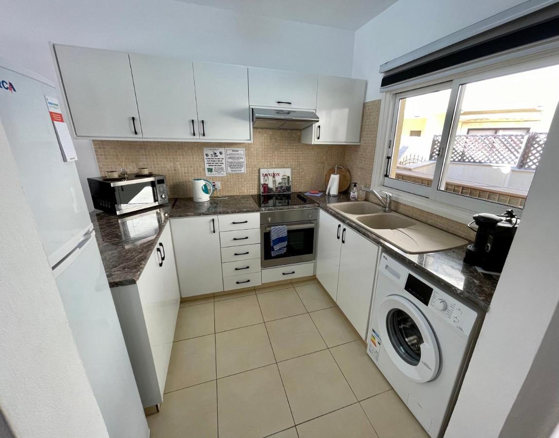 109 Queens Gardens, Paphos Apartment Exterior foto