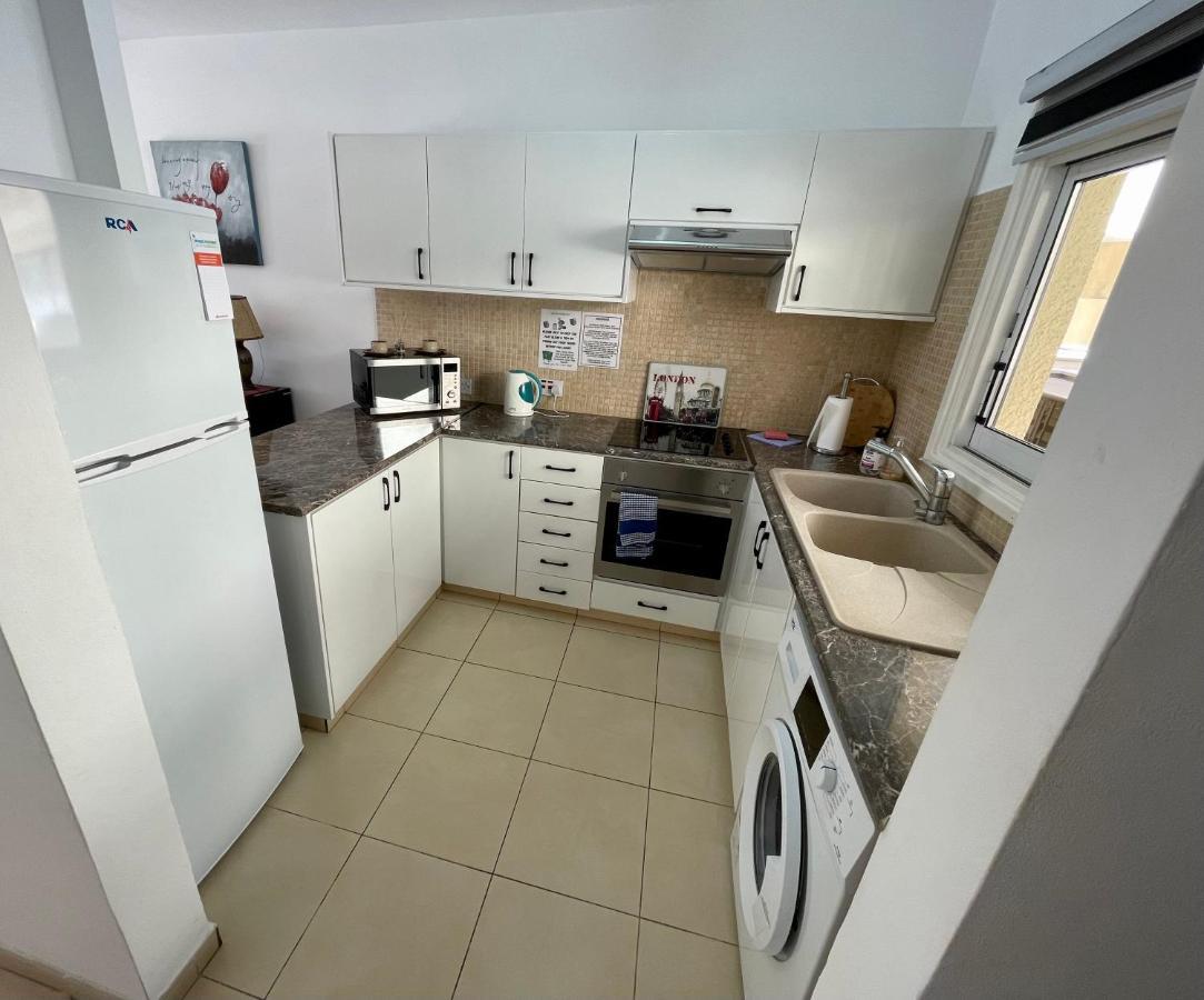 109 Queens Gardens, Paphos Apartment Exterior foto